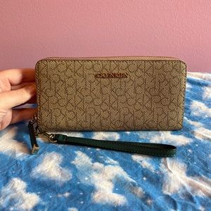 Calvin Klein long zipper wallet green NWOT